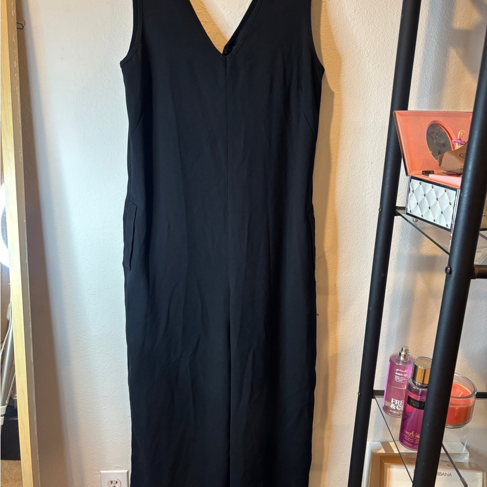 Karen Kane Black V-Neck Garment